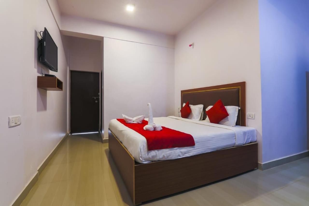 Fullmoon Beach Place Candolim Exterior photo