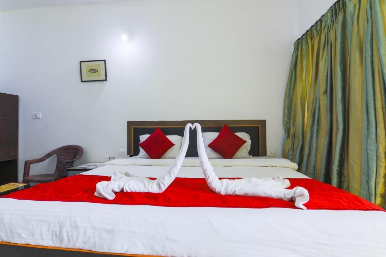 Fullmoon Beach Place Candolim Exterior photo