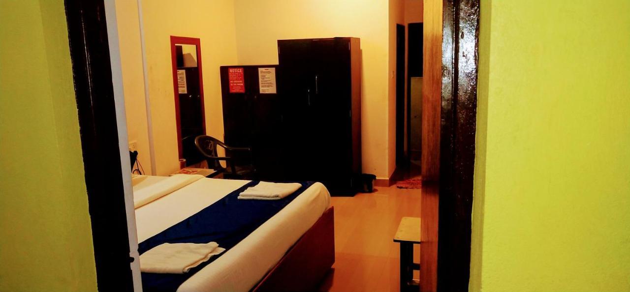Fullmoon Beach Place Candolim Exterior photo